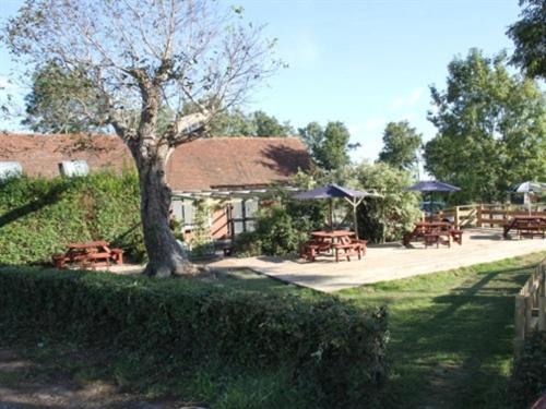 The May Garland Inn Hellingly Экстерьер фото