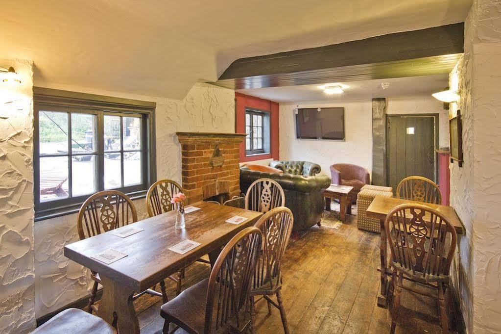 The May Garland Inn Hellingly Экстерьер фото